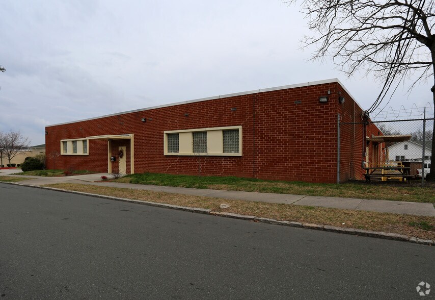 More Photos Of 206 Broadway St, Durham Warehouse For Lease