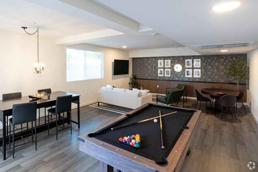 More Photos Of 10555 Bloomfield St, Toluca Lake Apartments For Sale