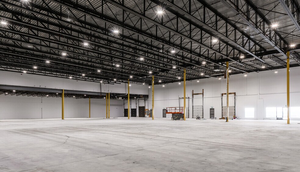 More Photos Of 830 Av Godin, Québec Distribution For Lease