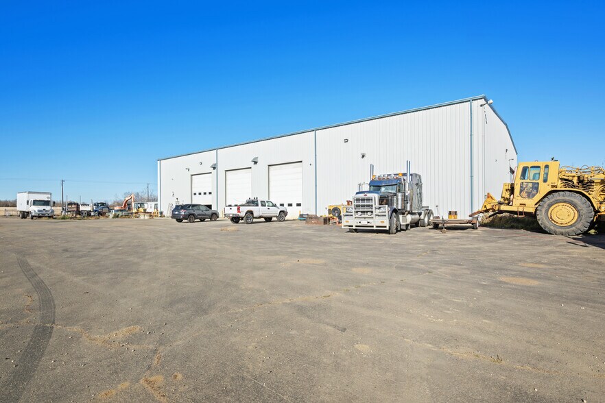 More Photos Of 10661 231 St NW, Edmonton Warehouse For Sale