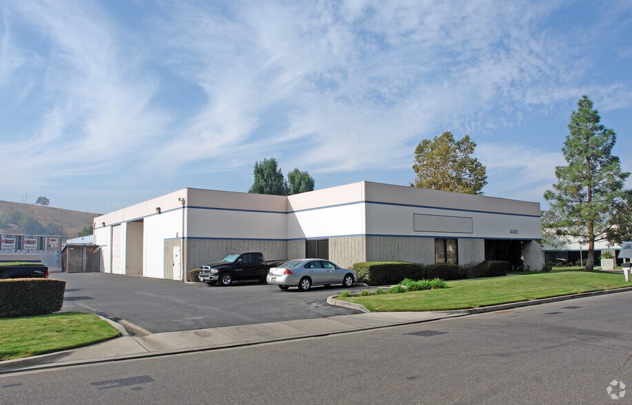 Primary Photo Of 4420 Shopping Ln, Simi Valley Warehouse For Lease