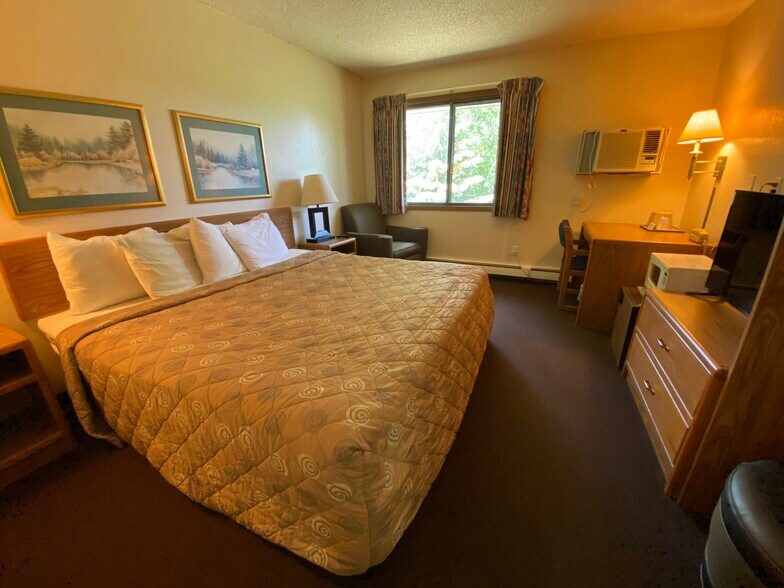 More Photos Of 821 Highway 75 N, Breckenridge Hotel For Sale