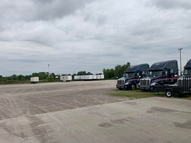 More Photos Of 775 Gillard St, Wallaceburg Industrial For Sale