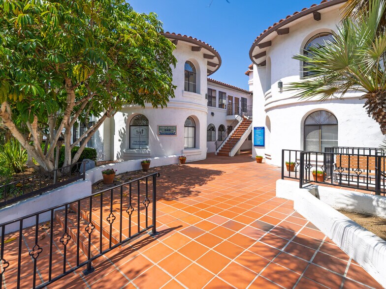 More Photos Of 302 W Grand Ave, El Segundo Office For Lease