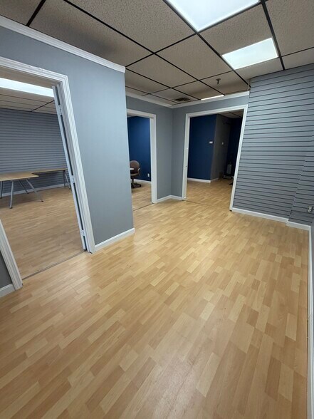 More Photos Of 1794 Bridge St, Dracut Storefront For Sale