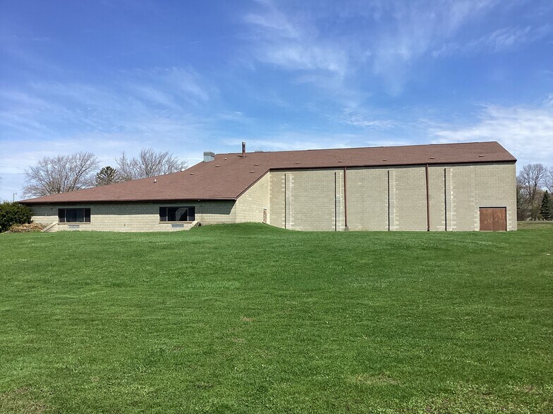 More Photos Of 2525 Oakwood Rd, Oak Creek Schools For Sale