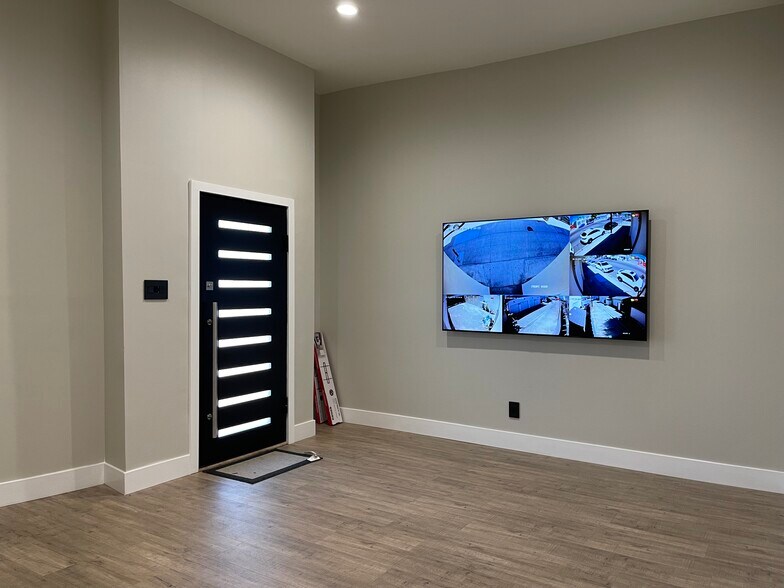 More Photos Of 5627 Cahuenga Blvd, North Hollywood Office For Sale