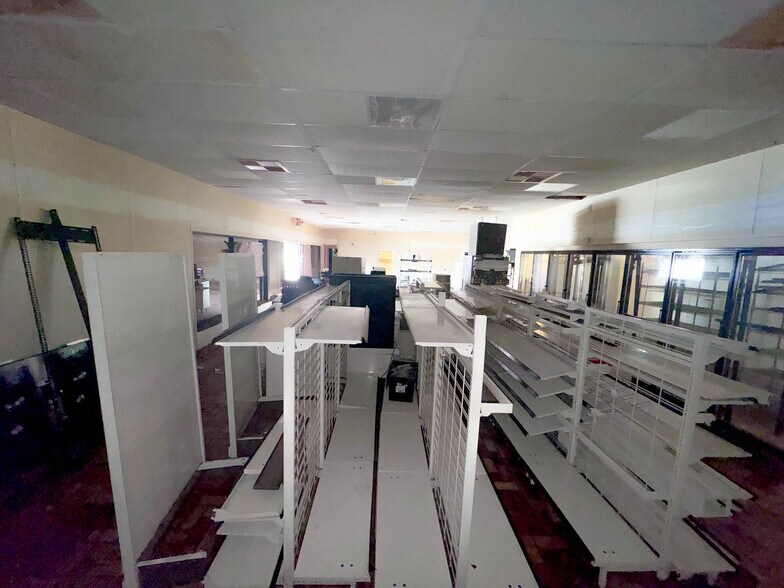 More Photos Of 938 W Colonial Dr, Orlando Freestanding For Lease