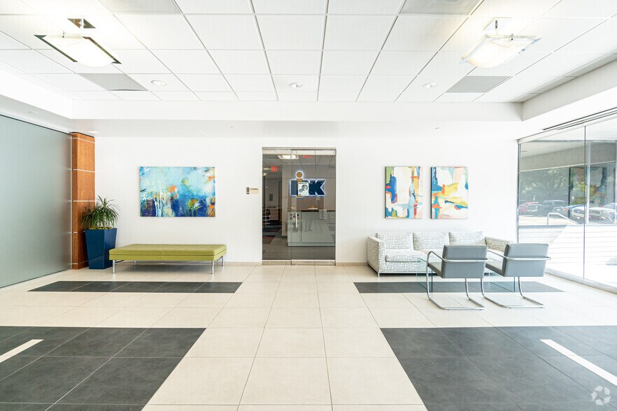 More Photos Of 5601 Executive Dr, Irving Office For Sale