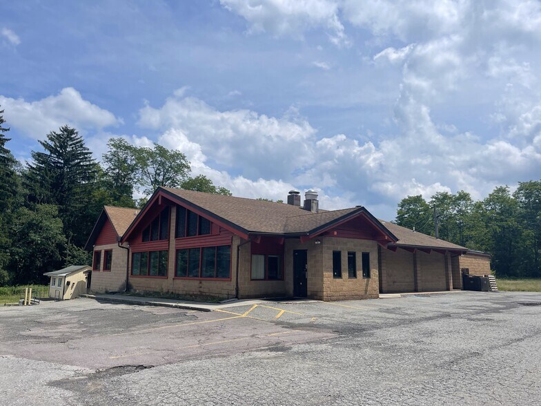 Primary Photo Of 732 Hamlin Hwy, Lake Ariel Restaurant For Sale