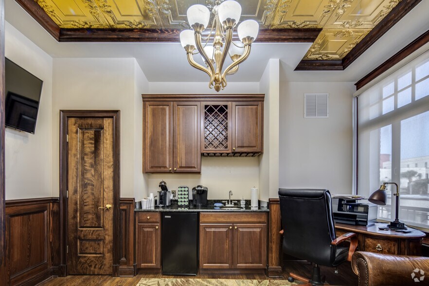 More Photos Of 110 W Indiana Ave, Deland Office For Lease