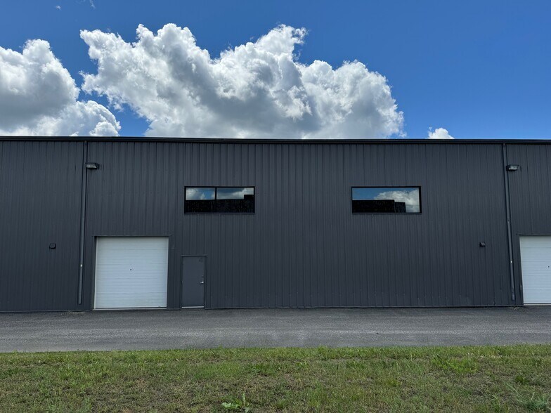 More Photos Of 12555 Rue Service A-4, Mirabel Industrial For Sale