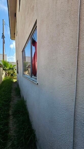 More Photos Of 1004 N Poinsettia Ave, Compton Apartments For Sale
