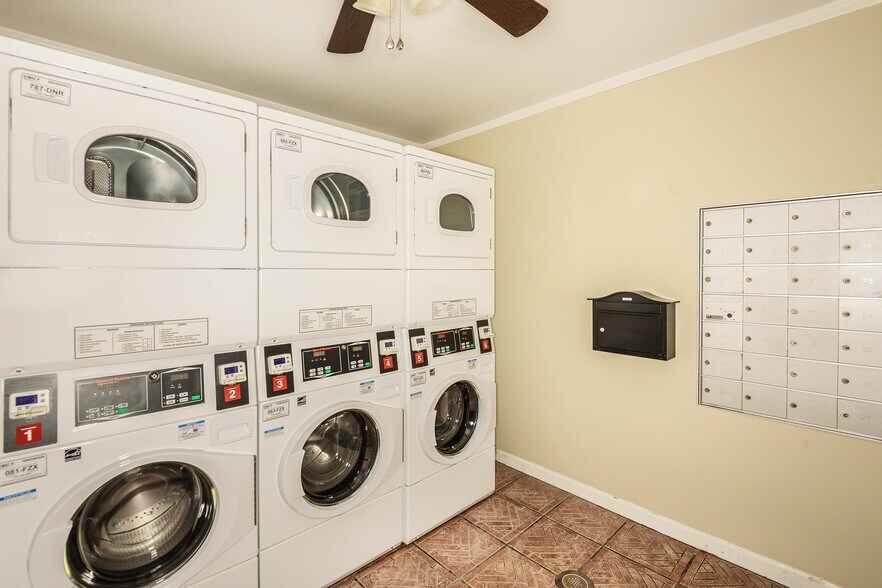 More Photos Of 1405 S Lorenzo Ave, Tampa Apartments For Sale