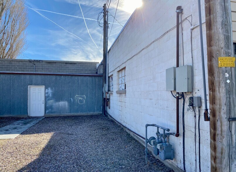 More Photos Of 252 W Main St, Delta General Retail For Sale
