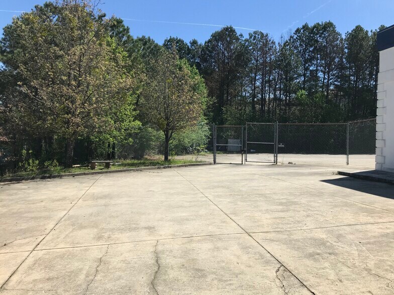 More Photos Of 5830 Plaza Pky, Douglasville Auto Repair For Sale