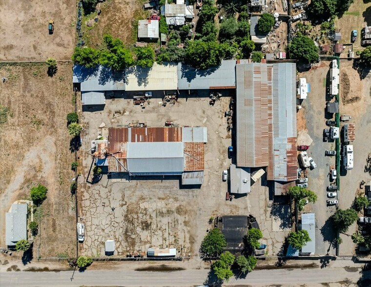 More Photos Of 708 N Pleasant Ave, Fresno Warehouse For Sale