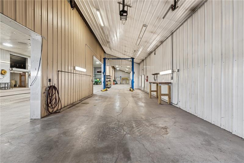 More Photos Of 208 W Mud Pike, Rockwood Office For Sale