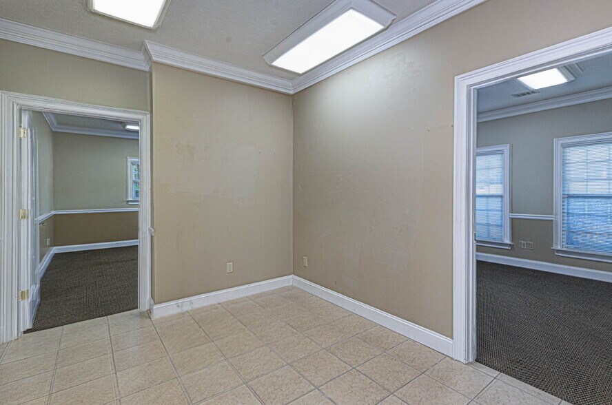 More Photos Of 5050 Warm Springs Rd, Columbus Office For Sale