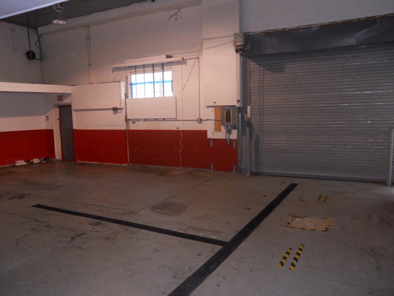 More Photos Of 311-313 W Jericho Tpke, Huntington Storefront For Sale