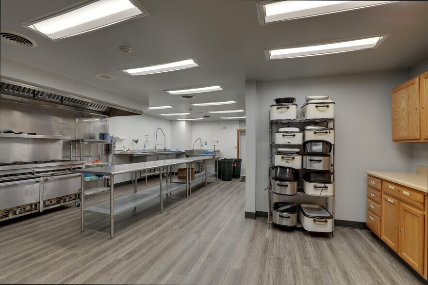 More Photos Of 516 Maine St, Quincy Flex For Sale