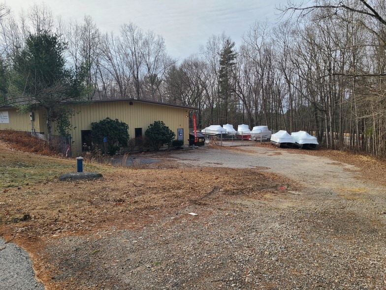 More Photos Of 11 Town Forest Rd, Oxford Warehouse For Lease