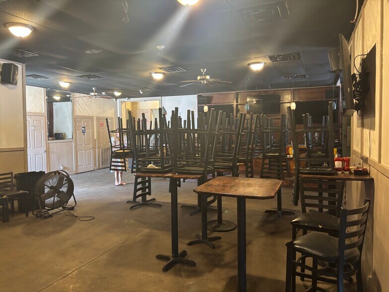 More Photos Of 2108 State St, Cayce Restaurant For Lease