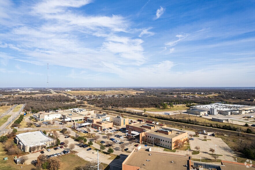 More Photos Of 2809 Mayhill Rd, Denton Hospital For Lease