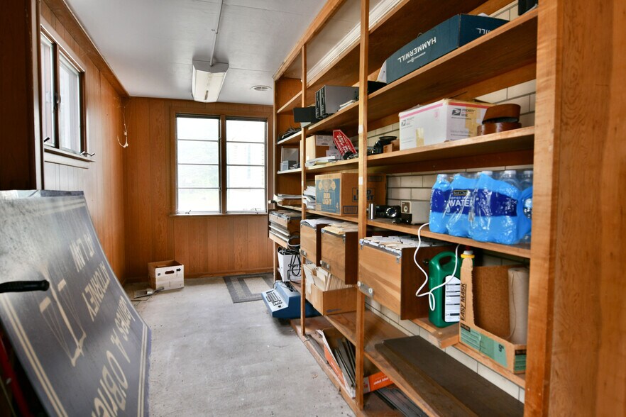 More Photos Of 696 Valley View Dr, Brookfield Office For Sale