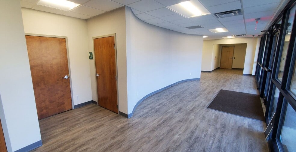 More Photos Of 20 Commerce Park Dr, Milford Unknown For Lease