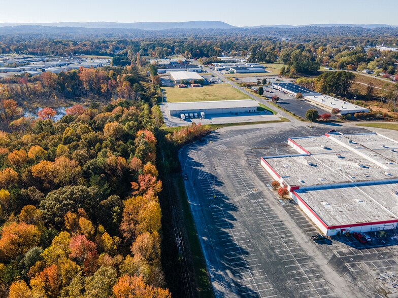 More Photos Of 400 Direct Connection Dr, Rossville Freestanding For Lease