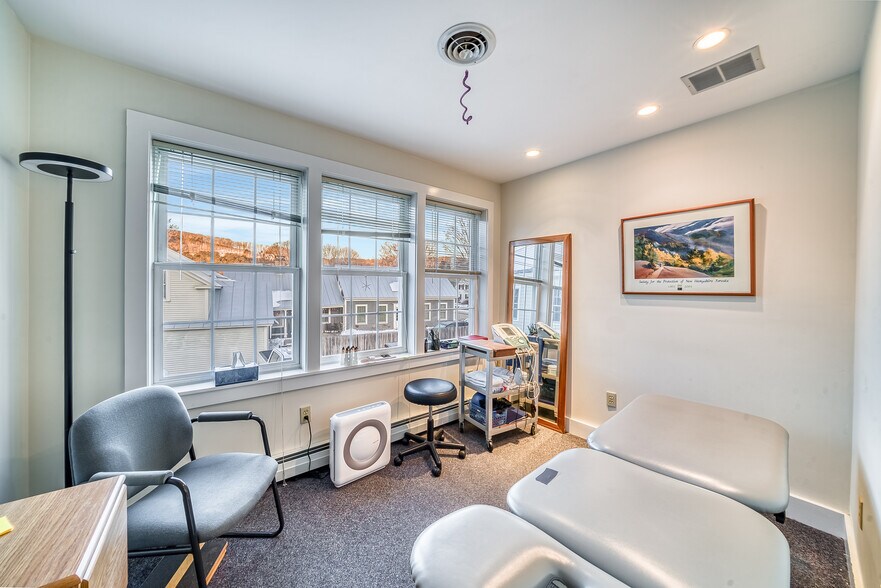 More Photos Of 11 Beaver Meadow Rd, Norwich Office For Sale