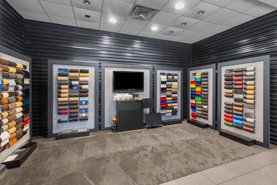 More Photos Of 5385 N I 55 St, Jackson Auto Dealership For Sale