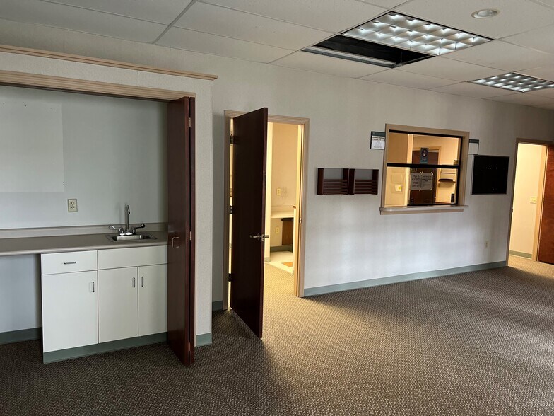 More Photos Of 123 Broadway St, Colchester Medical For Lease