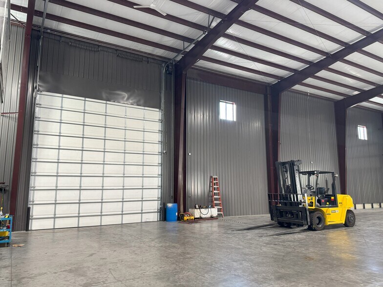 More Photos Of 2800 W Albany St, Broken Arrow Warehouse For Sale