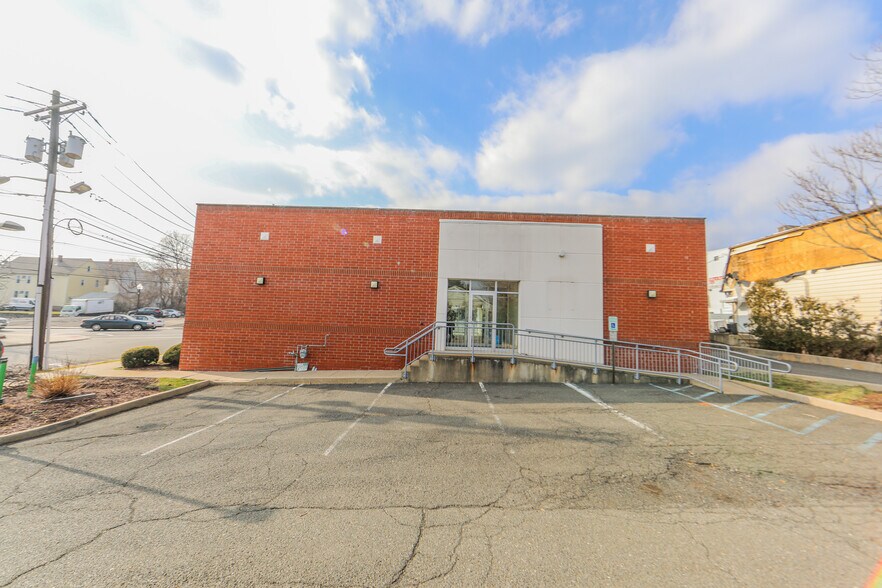 More Photos Of 1610 Main Ave, Clifton Bank For Sale