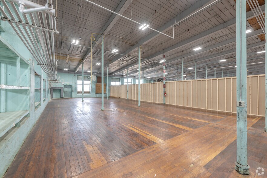 More Photos Of 1 Ace St, Fall River Warehouse For Lease