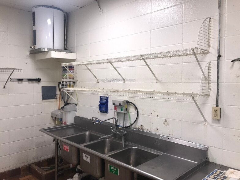More Photos Of 613 Stoner Ave, Shreveport Restaurant For Lease