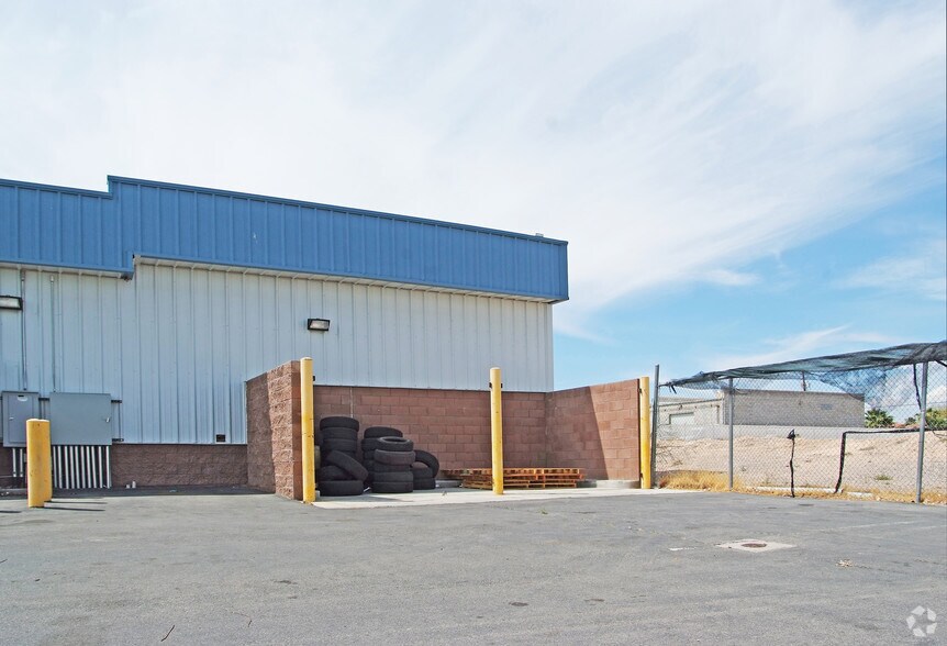 More Photos Of 2267-2277 W Gowan Rd, North Las Vegas Light Manufacturing For Lease
