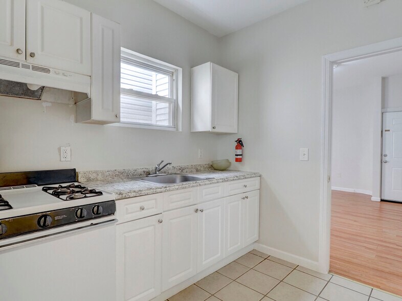 More Photos Of 81 Auburn St, Paterson Apartments For Sale