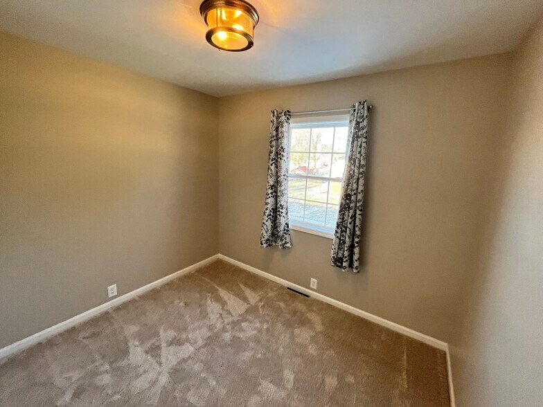 More Photos Of 260 Calumet St, Oswego Office For Sale