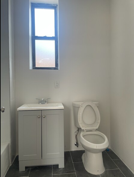 More Photos Of 789 E 144th St, Bronx Industrial For Lease