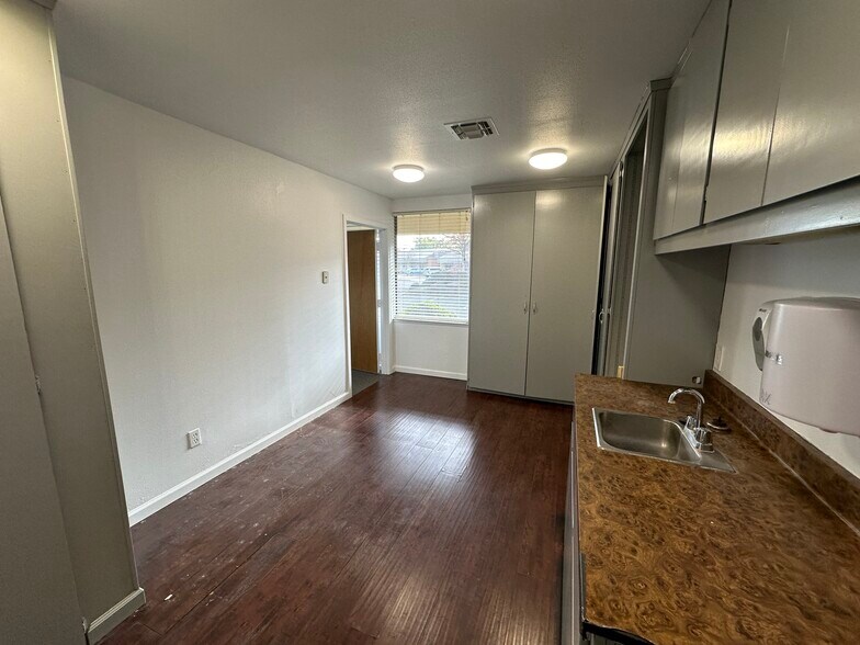More Photos Of 2491 W Shaw Ave, Fresno Office For Sale