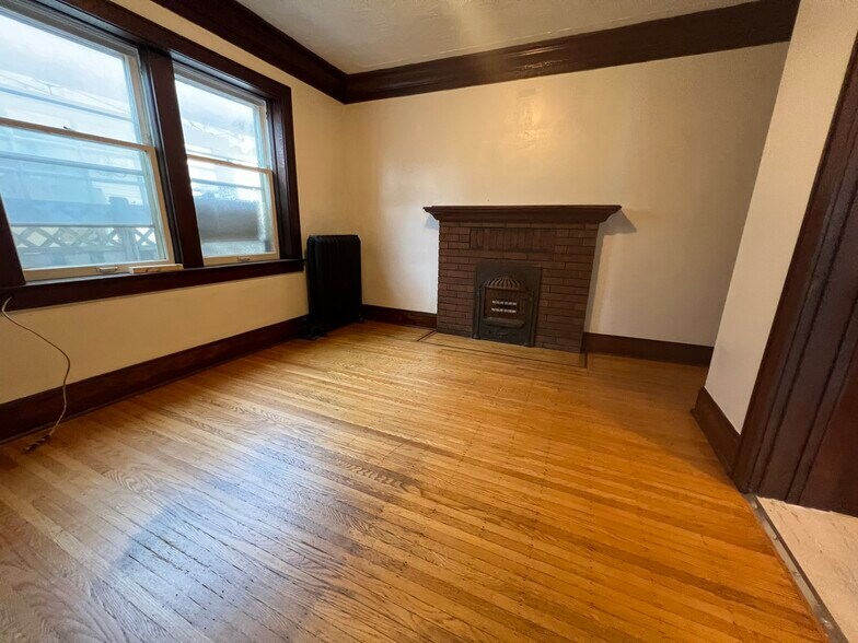 More Photos Of 3 Church St, St Catharines Apartments For Sale