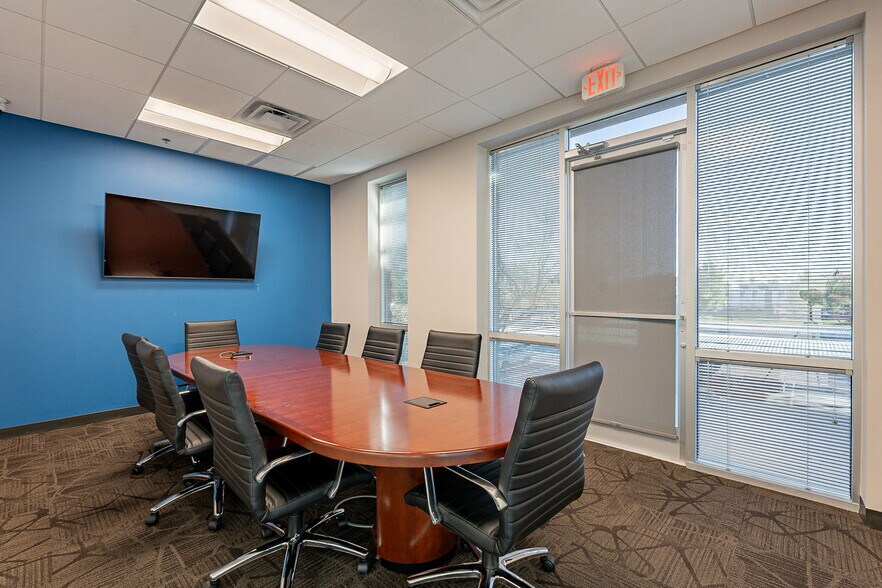 More Photos Of 1095 W Rio Salado Pky, Tempe Loft Creative Space For Lease