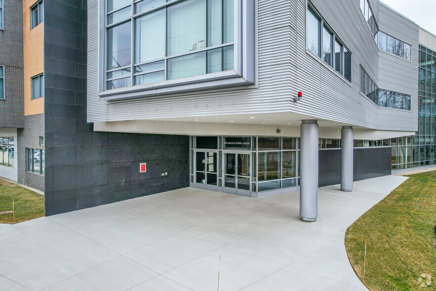 More Photos Of 610 Lincoln St, Waltham Office For Lease