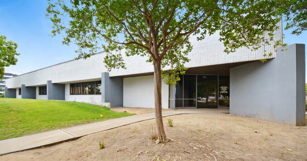 More Photos Of 3232 W MacArthur Blvd, Santa Ana Light Manufacturing For Lease