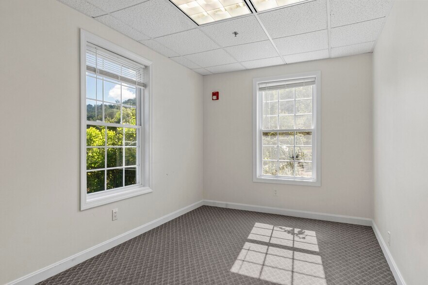 More Photos Of 206 Southbridge St, Auburn Office For Lease