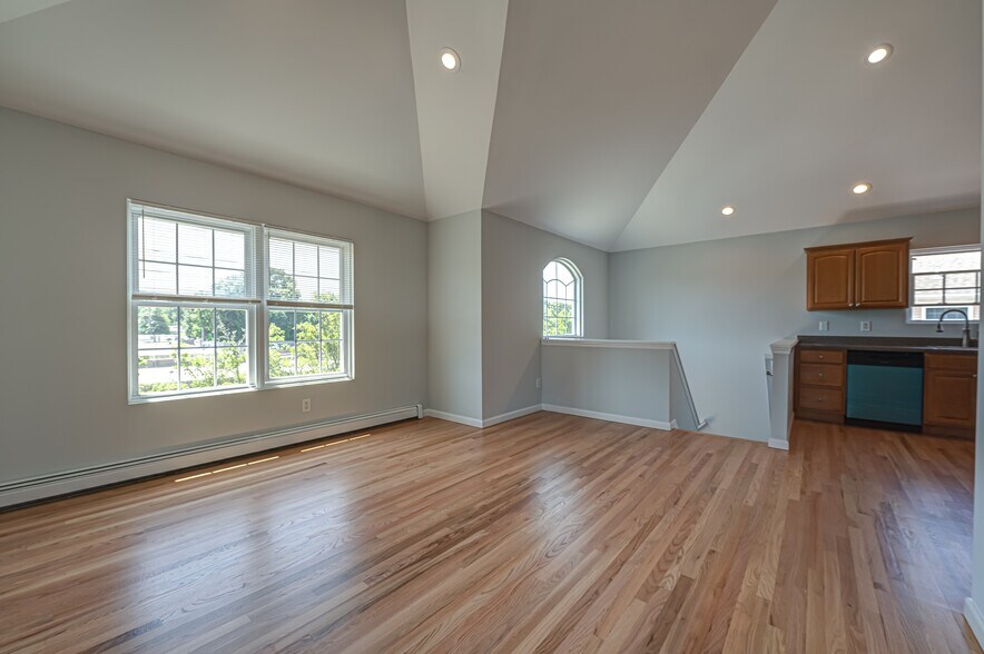 More Photos Of 2163 Sunrise Hwy, Islip Office For Sale