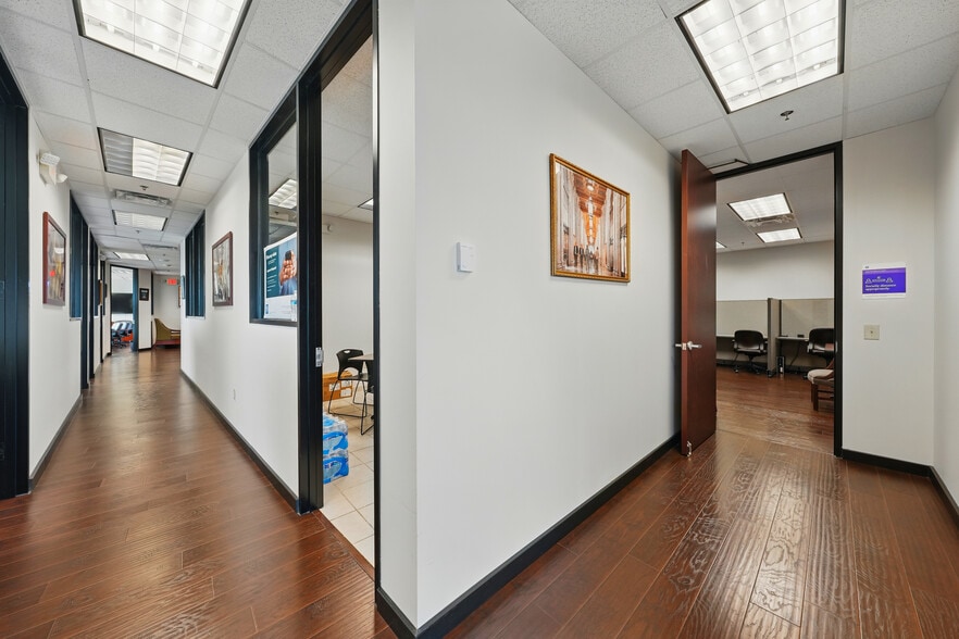 More Photos Of 9999 Bellaire Blvd, Houston Medical For Lease